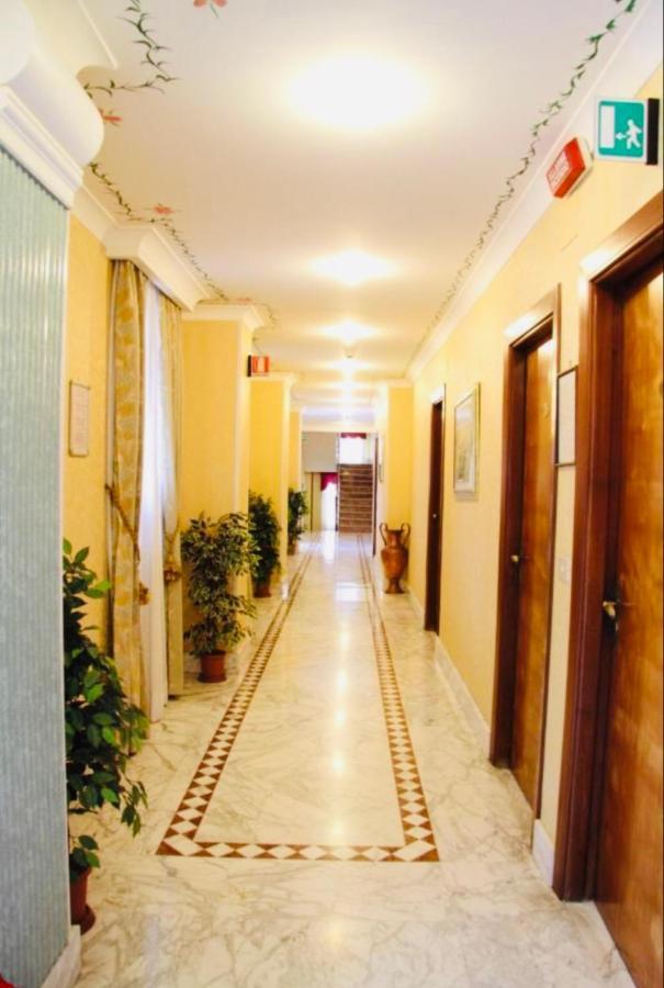 Hotel Elvira Fiuggi Exteriör bild